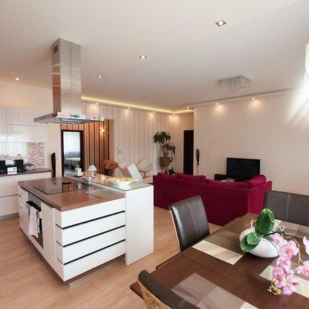 Prestige Apartment โคมาร์โน ภายนอก รูปภาพ