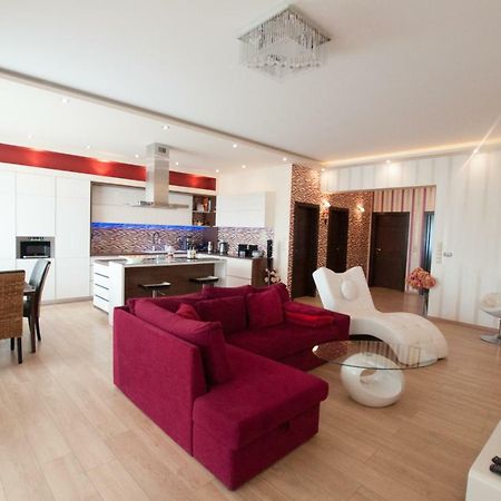Prestige Apartment โคมาร์โน ภายนอก รูปภาพ