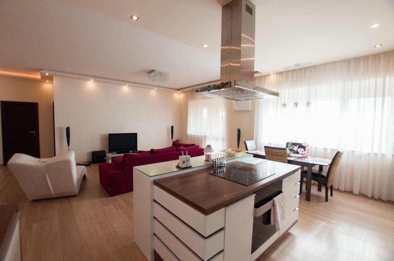 Prestige Apartment โคมาร์โน ภายนอก รูปภาพ