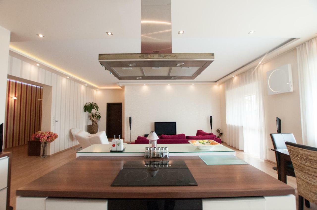 Prestige Apartment โคมาร์โน ภายนอก รูปภาพ