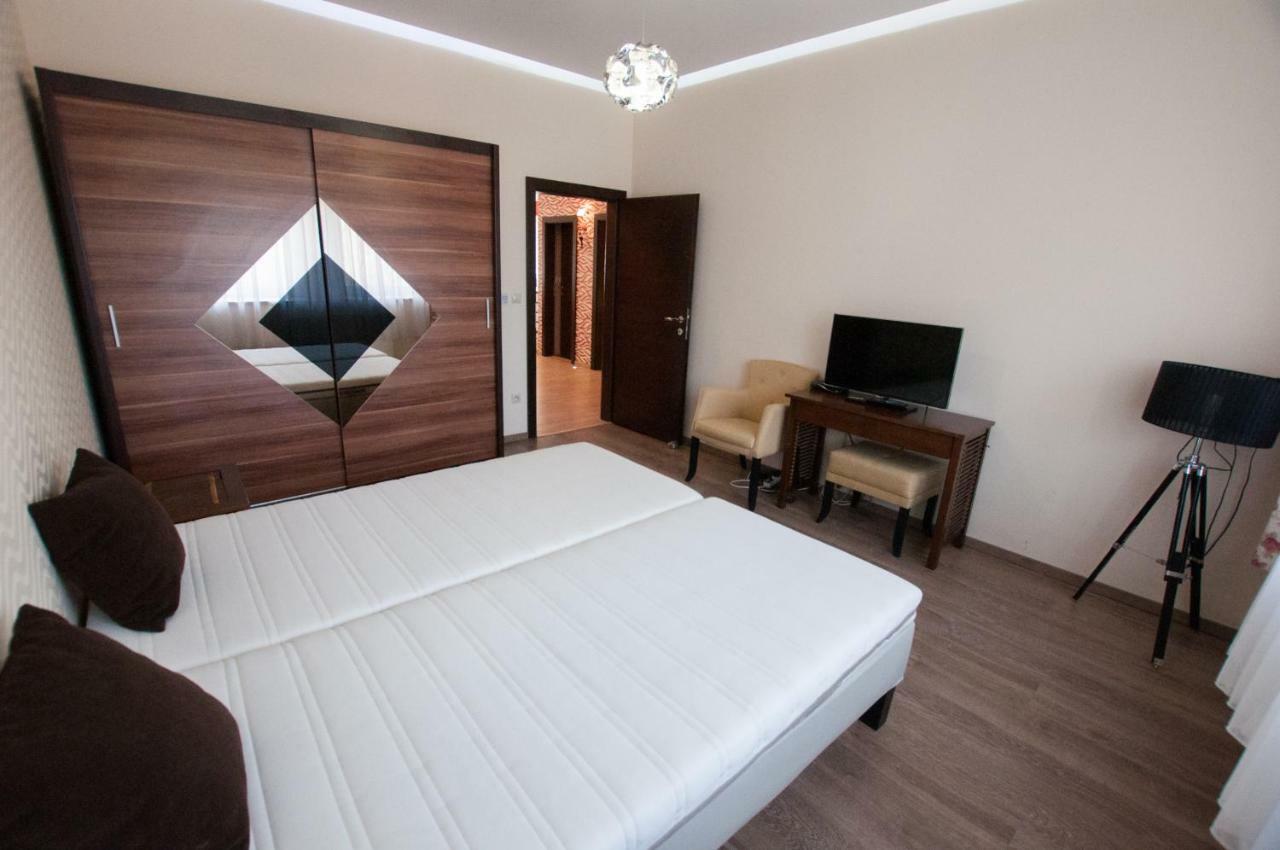 Prestige Apartment โคมาร์โน ภายนอก รูปภาพ