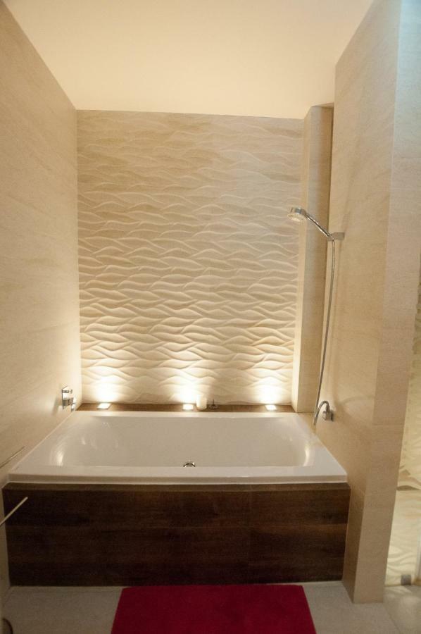 Prestige Apartment โคมาร์โน ภายนอก รูปภาพ