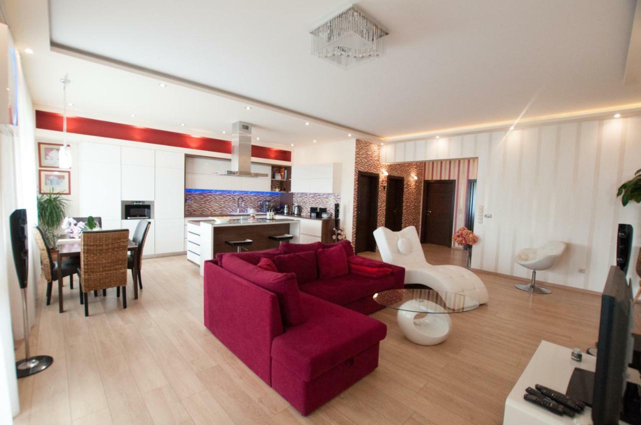 Prestige Apartment โคมาร์โน ภายนอก รูปภาพ