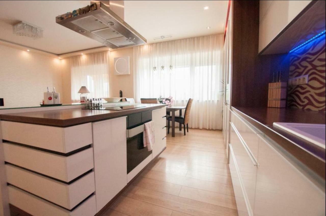 Prestige Apartment โคมาร์โน ภายนอก รูปภาพ